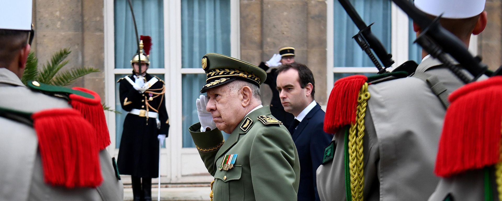 Algerian Army chief, Gen. Said Chanegriha, center, and French Defense Minister Sebastien Lecornu review a guard of honor as part of Chengriha's official visit in Paris, Tuesday, Jan.24, 2023. Algerian Army chief, Gen. Said Chanegriha, center, and French Defense Minister Sebastien Lecornu review a guard of honor as part of Chengriha's official visit in Paris, Tuesday, Jan.24, 2023. - Sputnik International, 1920, 07.01.2025