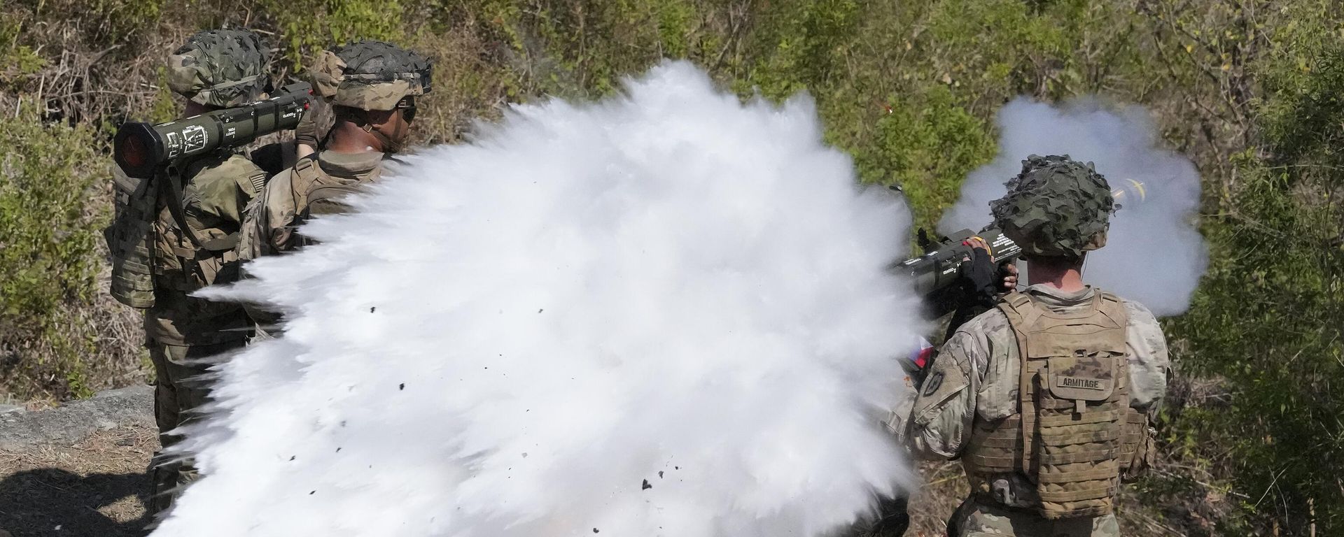 A Filipino soldier fires an AT-4 84mm anti-tank missile during the joint Philippine-US military exercise Salaknib, Philippines. - Sputnik International, 1920, 01.05.2023
