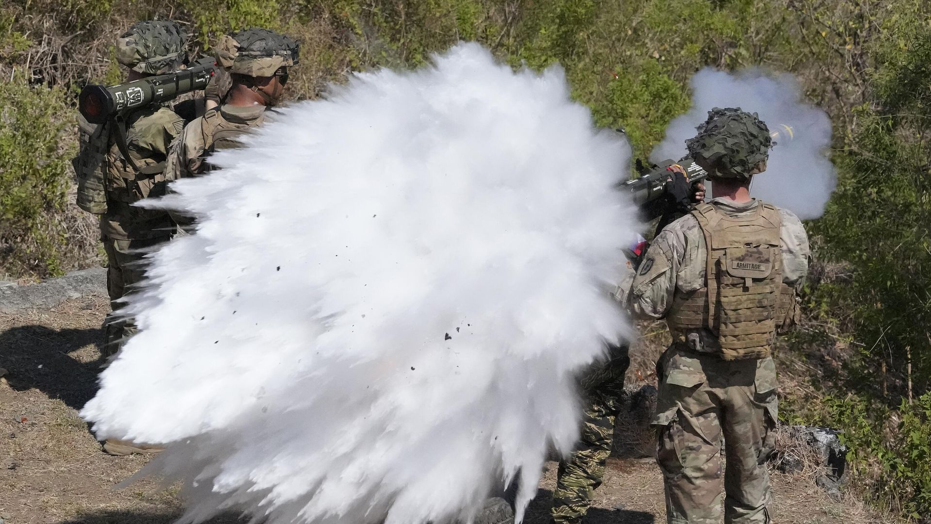 A Filipino soldier fires an AT-4 84mm anti-tank missile during the joint Philippine-US military exercise Salaknib, Philippines. - Sputnik International, 1920, 01.05.2023
