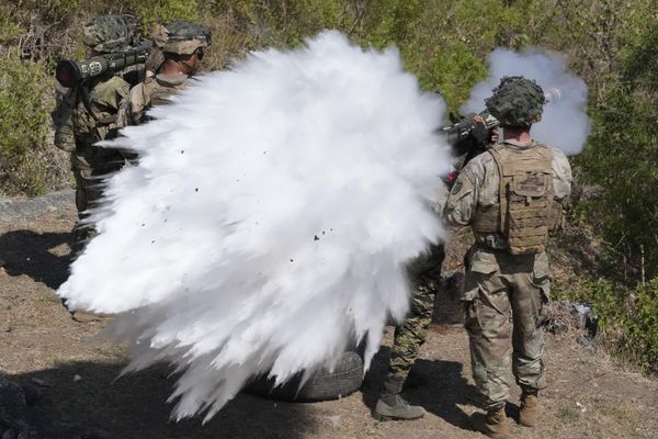 A Filipino soldier fires an AT-4 84 mm anti-tank rocket with the guidance of a US soldier during a joint military drill between the Philippines and the US called Salaknib at Fort Magsaysay, Nueva Ecija province, northern Philippines. - Sputnik International
