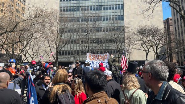 Situation outside the court in Manhattan, where Trump is expected to be charged - Sputnik International