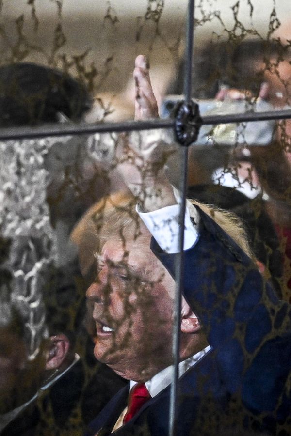 Former US president Donald Trump leaves after speaking during a press conference following his court appearance over an alleged 'hush-money' payment, at his Mar-a-Lago estate in Palm Beach, Florida on 4 April 2023. - Sputnik International