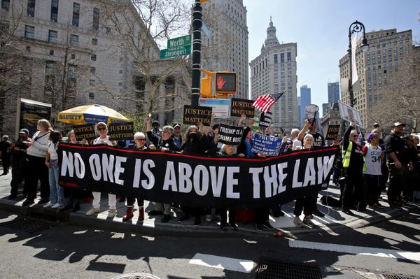 Opponents of former US president Donald Trump protest outside the Manhattan District Attorney's office in New York on 4 April 2023. - Sputnik International