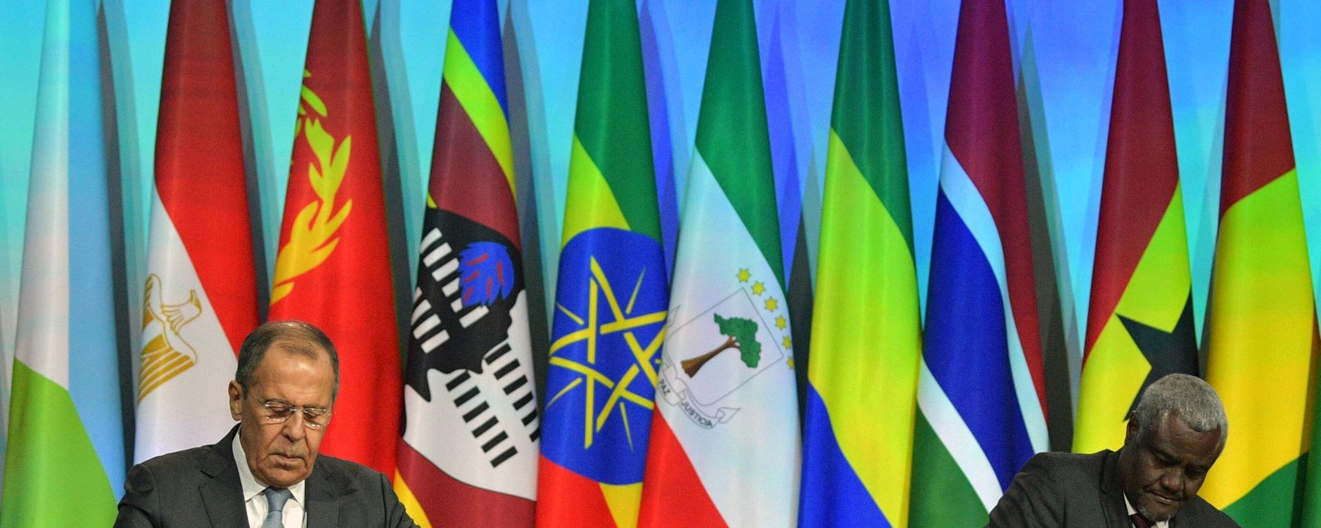 Russian Foreign Minister Sergey Lavrov and Chairman of the African Union Commission Moussa Faki Mahamat (second from right) at the signing ceremony of the Memorandum between the Russian Federation and the African Union on the foundations of relations and cooperation during the Russia-Africa Summit in 2019.  - Sputnik International, 1920, 05.04.2023