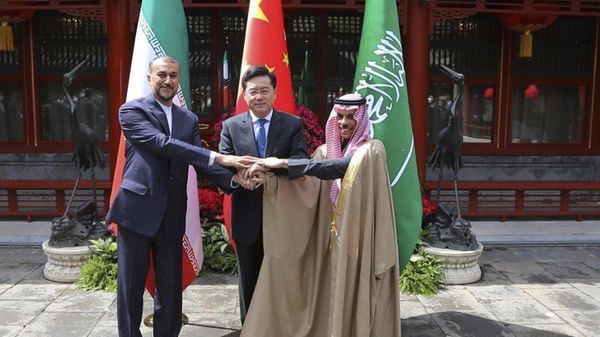 Faisal bin Farhan Al-Saud and Hossein Amirabdollahian - Sputnik International