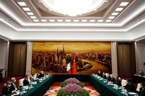 China's National People's Congress Chairman Zhao Leji (3rd R) attends a meeting with French President Emmanuel Macron (3rd L) at the Great Hall of the People in Beijing.  - Sputnik International