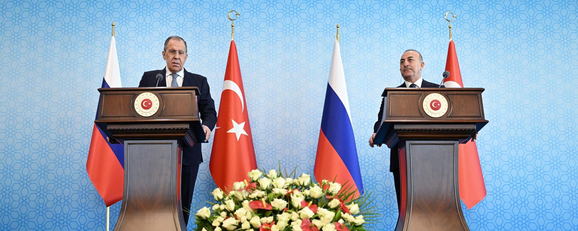 Russian Foreign Minister Sergey Lavrov and Turkish Foreign Minister Mevlut Cavusoglu attend a joint news conference following their meeting in Ankara. - Sputnik International, 1920, 07.04.2023