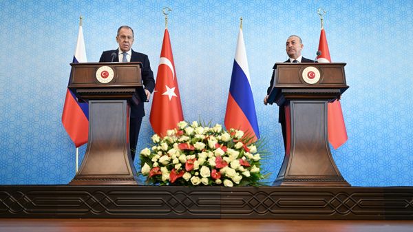 Russian Foreign Minister Sergey Lavrov and Turkish Foreign Minister Mevlut Cavusoglu attend a joint news conference following their meeting in Ankara. - Sputnik International