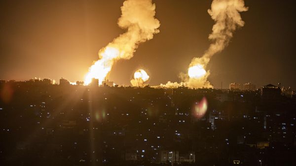 This picture taken early on April 7, 2023 shows explosions in Khan Yunis in the southern Gaza Strip during Israeli air strikes on the Palestinian enclave - Sputnik International
