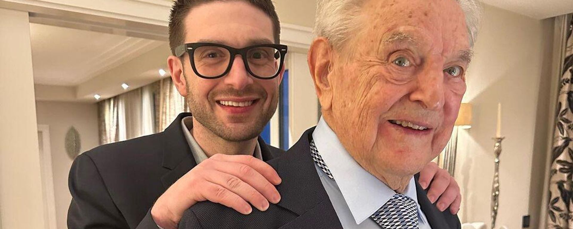 George Soros and his son Alexander - Sputnik International, 1920, 03.09.2023