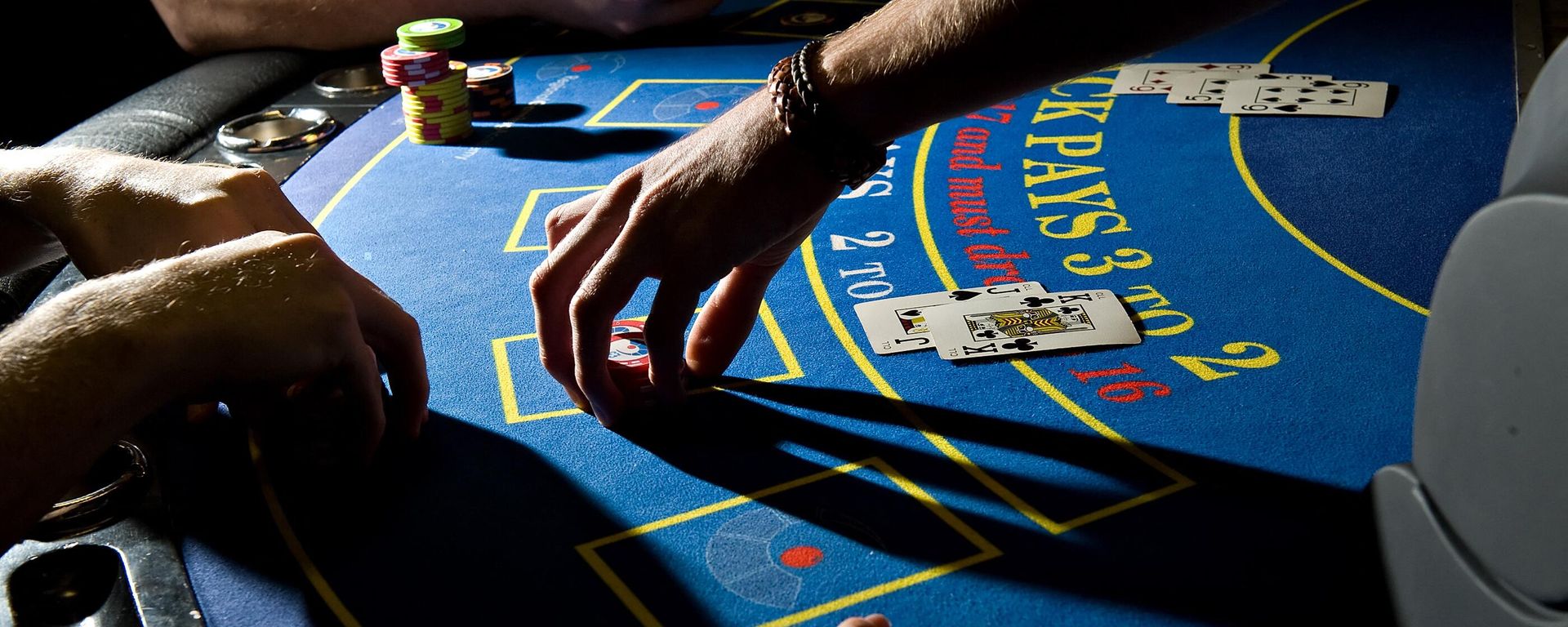 A stack of gambling chips at the National Gaming Academy in Blackpool. - Sputnik International, 1920, 10.04.2023