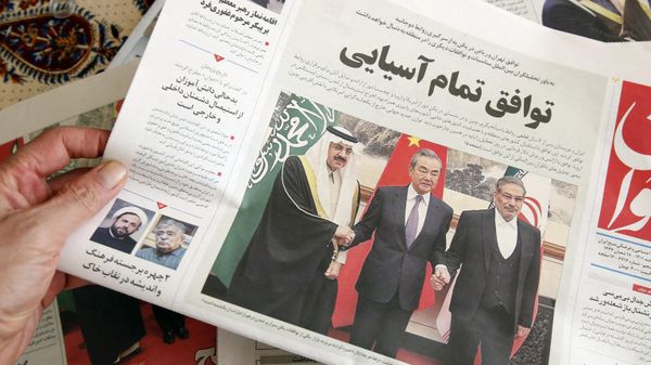 A man in Tehran holds a local newspaper reporting on its front page the China-brokered deal between Iran and Saudi Arabia to restore ties, signed in Beijing the previous day, on March, 11 2023. - Sputnik International