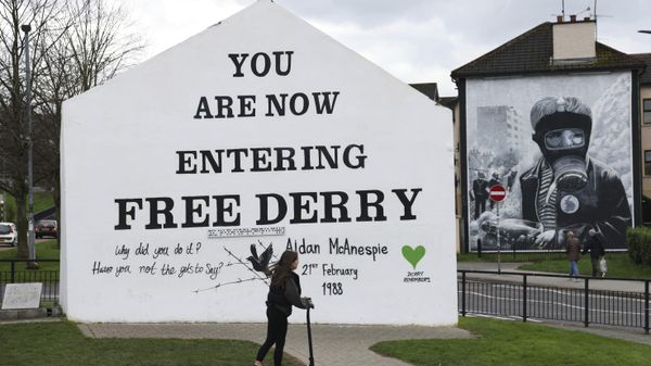 A woman passes Free Derry corner in Londonderry, Northern Ireland, Monday, April 3, 2023. It has been 25 years since the Good Friday Agreement largely ended a conflict in Northern Ireland that left 3,600 people dead. - Sputnik International