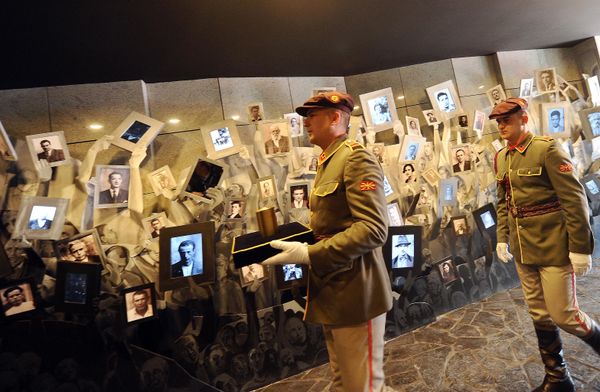 A Macedonian soldier carries an urn with the ashes of Macedonian Jews who died in the Nazi concentration camp of Treblinka during WWII during the opening of the Holocaust Memorial Center in Skopje on March 10, 2011. The Holocaust Memorial Center, located in what once was Skopje's Jewish district, is the world’s fourth of its kind, preceded by those in Jerusalem, Berlin and Washington. - Sputnik International