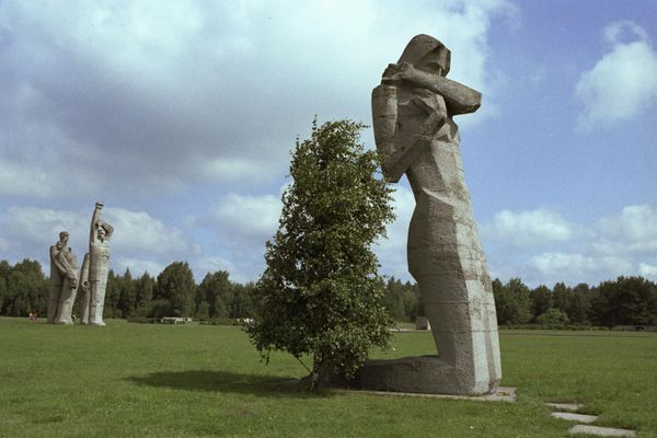 Memorial to the victims of fascism "The Road of Suffering" with symbolic concrete statues on the site of the Nazi concentration camp that was here during World War II (near the town of Salaspils, Latvia). The memorial was opened in 1967. - Sputnik International