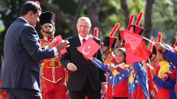 Turkish President Recep Tayyip Erdogan (C) is greeted in Caracas, Venezuela, in 2019.  - Sputnik International