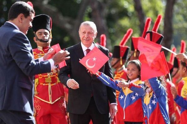 Turkish President Recep Tayyip Erdogan (C) is greeted in Caracas, Venezuela, in 2019. Turkish President Recep Tayyip Erdogan (C) is greeted in Caracas, Venezuela, in 2019. - Sputnik International
