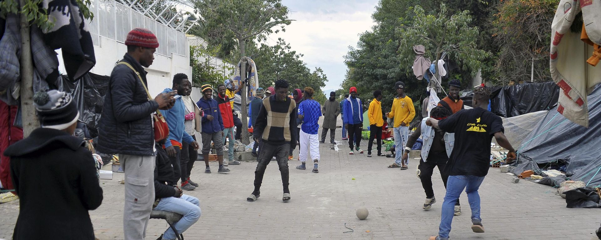 Sub-saharan migrants camp in front of the International Organization for Migration office as they seek shelter and protection amidst attacks on them, in Tunis, Tunisia, Thursday, March 2, 2023. - Sputnik International, 1920, 11.04.2023