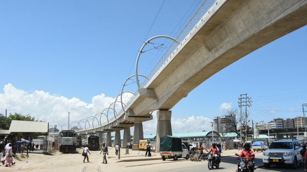 A new bridge of the Standard Gauge Railway (SGR) is seen as Tanzania received 14 economy class carriages of South Korean company Sung Shin Rolling Stock (SSRT) in Dar es Salaam on November 25, 2022 - Sputnik International