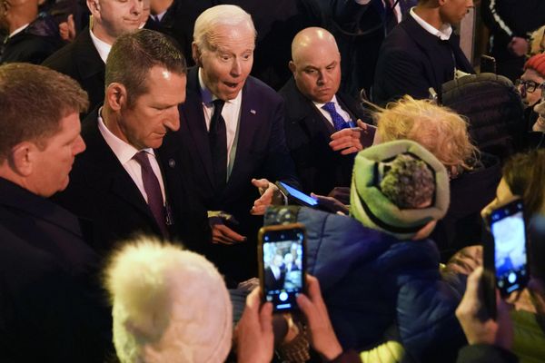 In his Dundalk speech, Biden said his ancestors left Ireland around the same time as former US President Barack Obama's great-great-grandfather Falmouth Kearney, who was originally from Manigalla in County Offaly.Above: President Joe Biden reacts to seeing a child in the crowd as he leaves after speaking at the Windsor Bar and Restaurant in Dundalk, Ireland. - Sputnik International