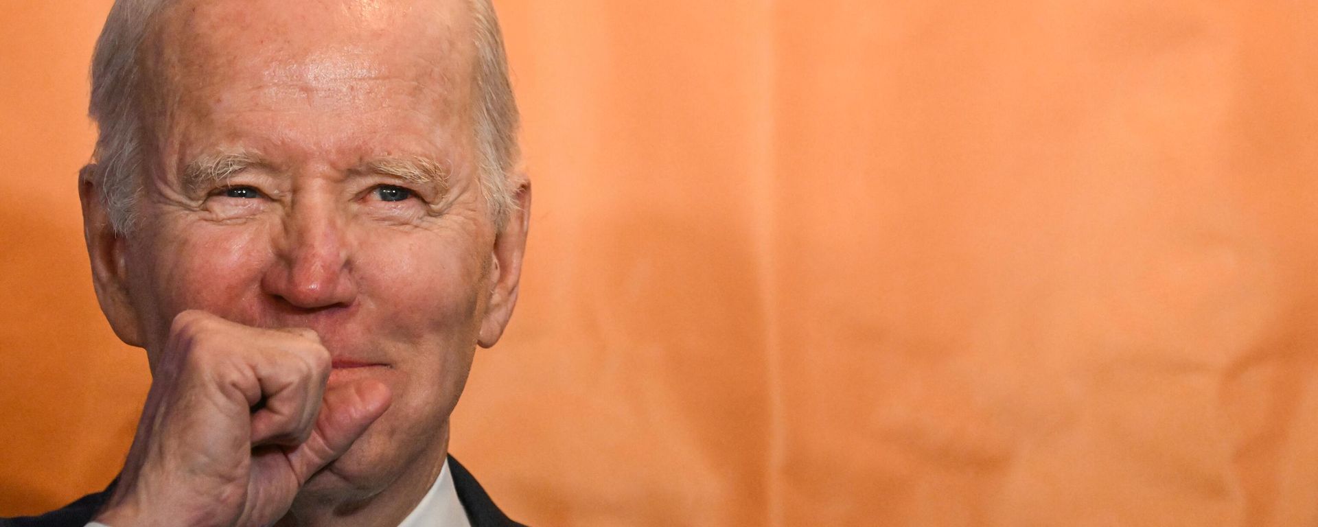 US President Joe Biden reacts as he delivers a speech at the Windsor Bar in Dundalk - Sputnik International, 1920, 27.04.2023