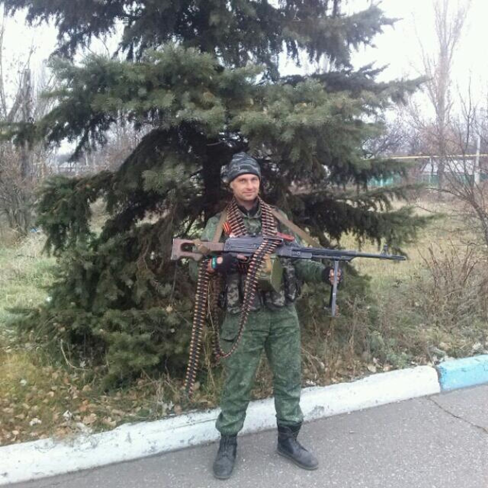 Donbass militiaman Fedor Romanov poses for the camera outside Maryinka, Donetsk People's Republic, 2016. Donbass militiaman Fedor Romanov poses for the camera outside Maryinka, Donetsk People's Republic, 2016. - Sputnik International, 1920, 13.04.2023