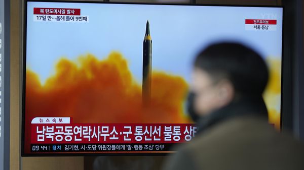 A TV screen is seen reporting North Korea's missile launch with file footage during a news program at the Seoul Railway Station in Seoul, South Korea, Thursday, April 13, 2023. North Korea launched a ballistic missile that landed in the waters between the Korean Peninsula and Japan on Thursday, prompting Japan to order residents on an island to take shelter as a precaution. The order has been lifted. - Sputnik International