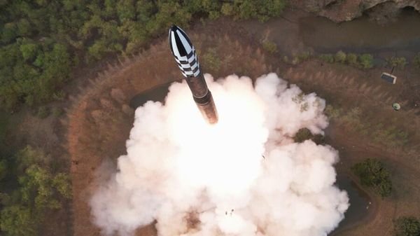 Test-fire of Hwasong-18 ICBM - Sputnik International