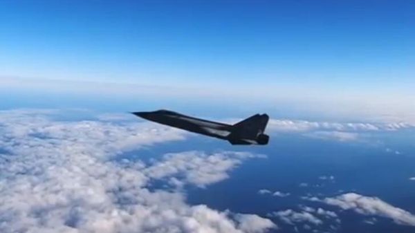 MiG-31BM fighter jets train to intercept an intruder aircraft - Sputnik International