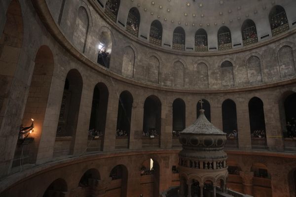 The Miracle of the Holy Fire has inspired faith and hope for centuries. - Sputnik International