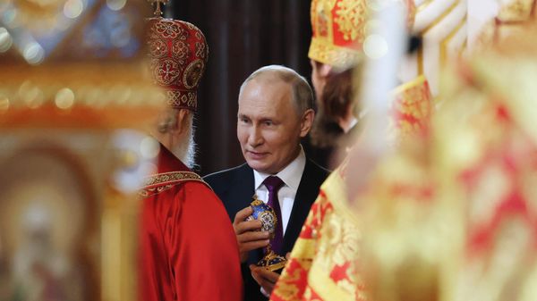 Пасхальное богослужение в храме Христа Спасителя  - Sputnik International