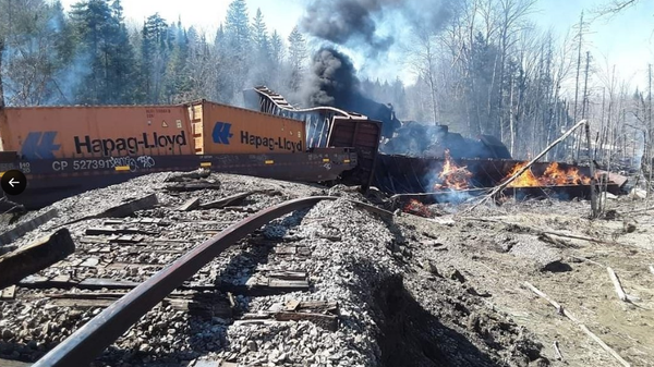A Twitter screenshot of a Maine train derailment on April 15, 2023 - Sputnik International