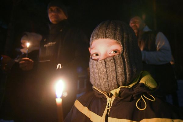 Parishioners during an Easter vigil service near the Orthodox Church in Divnogorsk. - Sputnik International