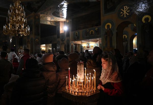 Believers at Easter service at the Ascension Cathedral in Novosibirsk. - Sputnik International