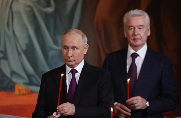 Vladimir Putin takes part in an Easter service at the Cathedral of Christ the Savior in Moscow. - Sputnik International