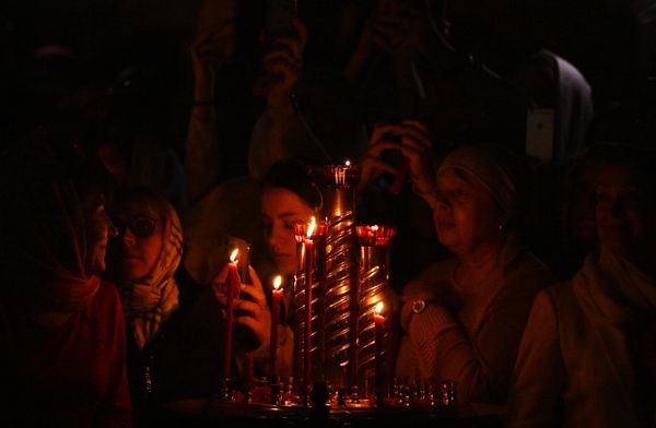 Parishioners in the Cathedral of Christ the Savior during an Easter service. - Sputnik International