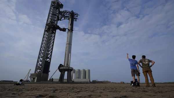 Visitors look on as SpaceX's Starship, the world's biggest and most powerful rocket, stands ready for a scheduled launch from Starbase in Boca Chica, Texas, Wednesday, April 19, 2023. - Sputnik International