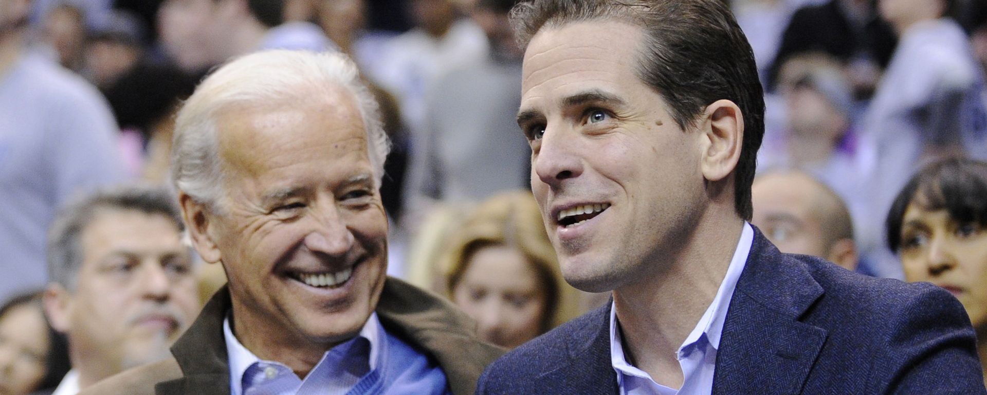 Joe Biden, left, and his son Hunter Biden - Sputnik International, 1920, 20.06.2023