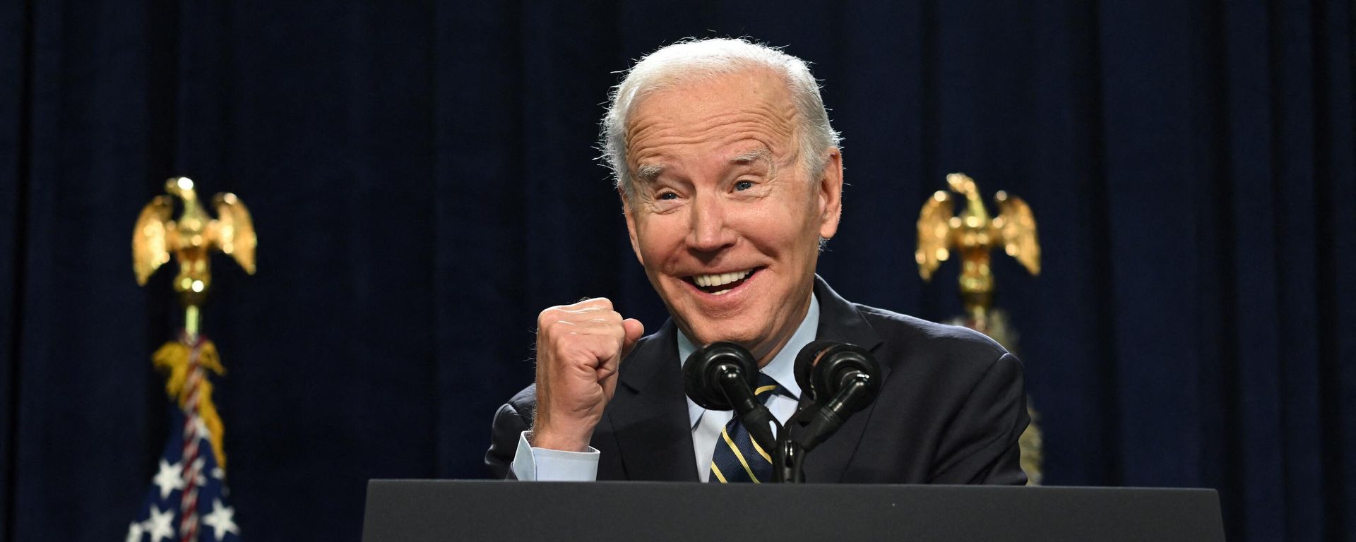 US President Joe Biden speaks about lowering prescription drug costs and protecting Social Security and Medicare at Jones Elementary School in Joliet, Illinois, November 5, 2022. - Sputnik International, 1920, 25.04.2023