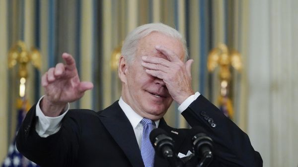 President Joe Biden jokes about which reporter to call on for a question as he speaks about the bipartisan infrastructure bill in the State Dinning Room of the White House, Saturday, Nov. 6, 2021, in Washington - Sputnik International