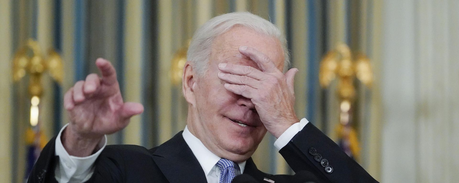 President Joe Biden jokes about which reporter to call on for a question as he speaks about the bipartisan infrastructure bill in the State Dinning Room of the White House, Saturday, Nov. 6, 2021, in Washington - Sputnik International, 1920, 27.04.2023