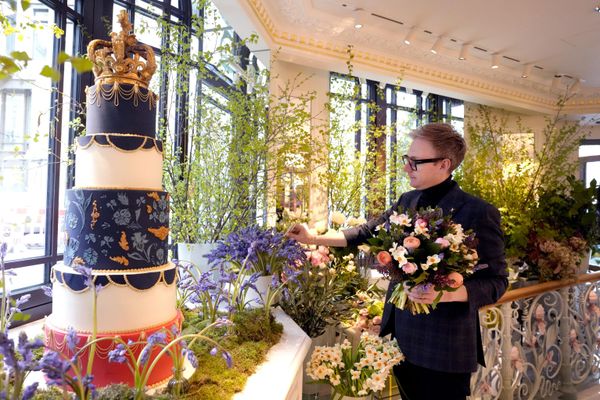 Philip Hamond, designer florist at the Dorchester Hotel, works alongside a display showing a Coronation themed cake and floral arrangements in London. The Dorchester Hotel, long a favorite with royals and celebrities, concocted a lavish, five-tier coronation cake and put up theater-style draping across its facade to re-create the decorations that it used to mark Queen Elizabeth II’s coronation in 1953 in preparation for King Charles III's coronation.  - Sputnik International