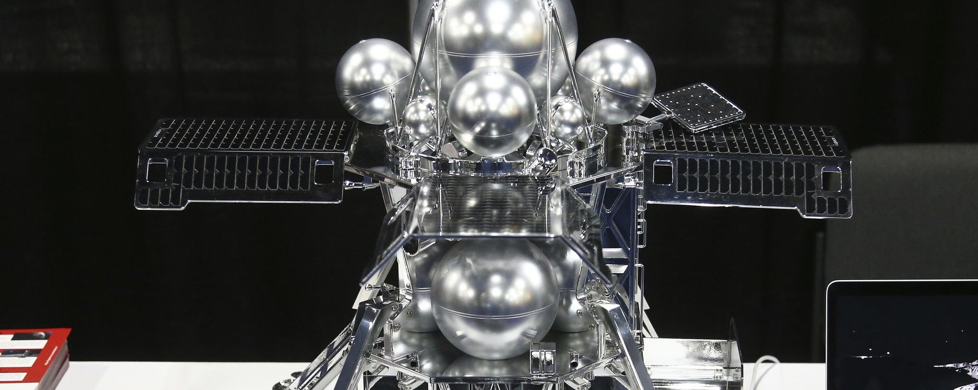 Hakuto-R shows off its lunar lander, which is scheduled to be part of the SpaceX Falcon 9 rocket for a 2020 and 2021 missions, shown at the CES Unveiled at CES International, Sunday, Jan. 6, 2019, in Las Vegas. - Sputnik International, 1920, 26.04.2023