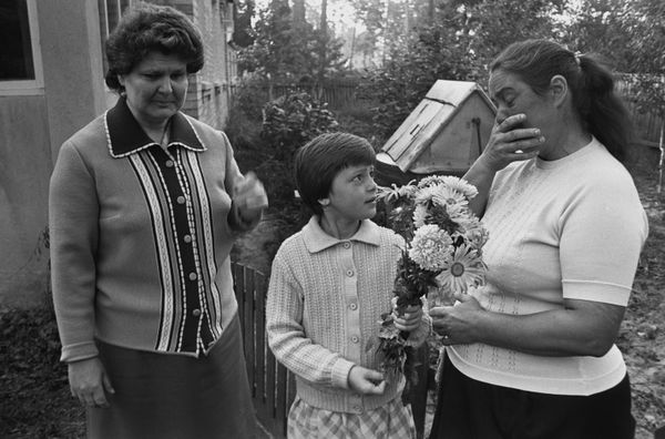 The disaster's immediate aftermath resulted in the evacuation of over 100,000 people from the surrounding area, and the creation of an exclusion zone around the power plant.Above: Locals being evacuated from the 30-kilometer zone of the Chernobyl nuclear power plant. Residents of the Kiev region say goodbye to each other and to their homes. - Sputnik International