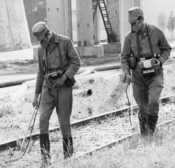 Dosimetric chemists at the Chernobyl nuclear power plant during the emergency response. - Sputnik International