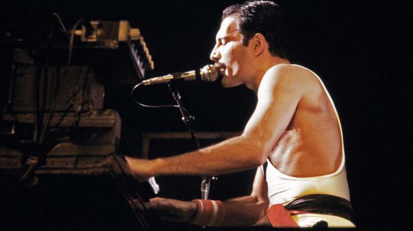 A file picture taken on September 18, 1984 showing Rock star Freddie Mercury, lead singer of the rock group Queen, during a concert at the Palais Omnisports de Paris Bercy. - Sputnik International