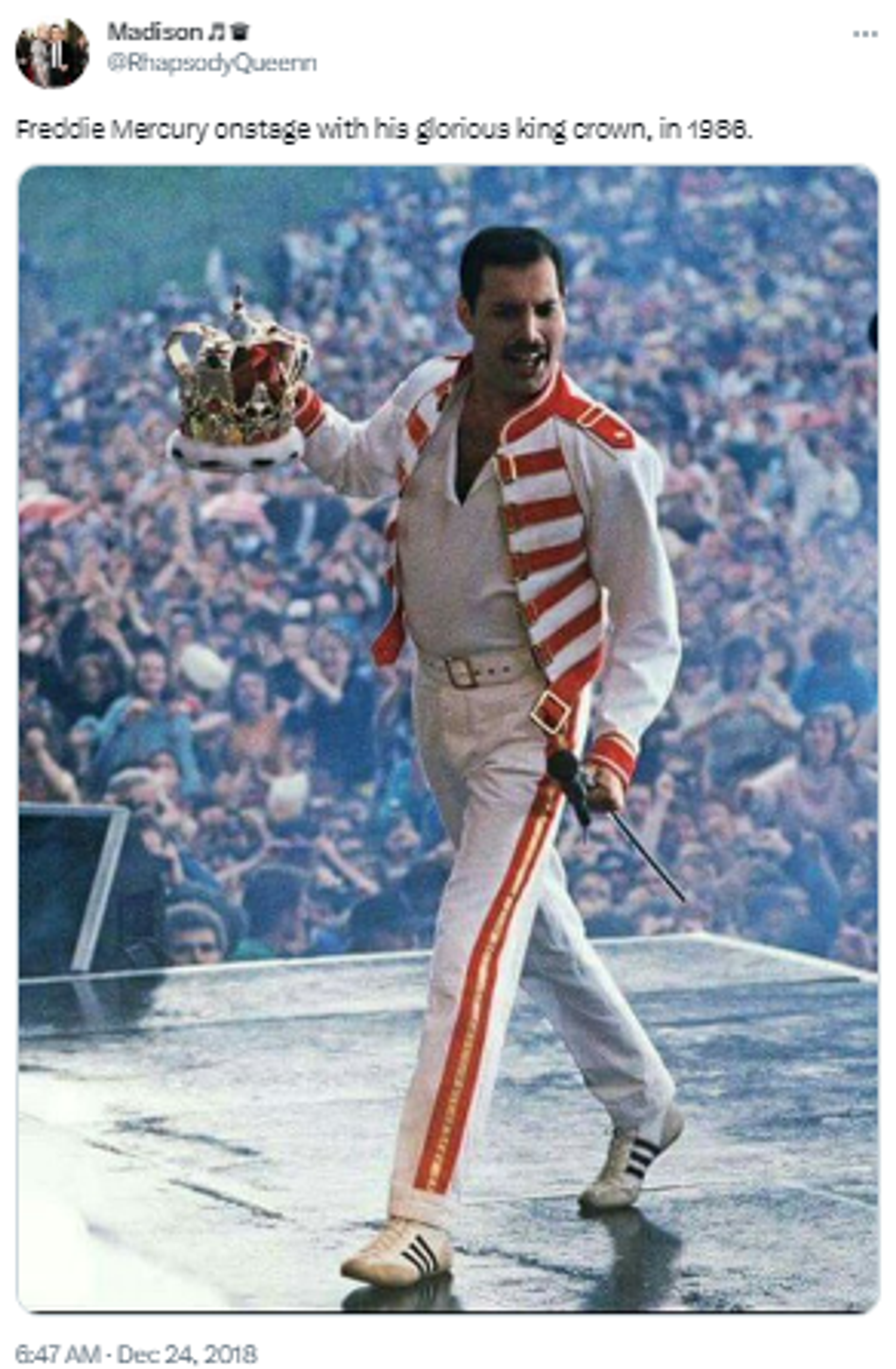 Twitter screenshot featuring image of Freddie Mercury on stage. Twitter screenshot featuring image of Freddie Mercury on stage. - Sputnik International, 1920, 26.04.2023