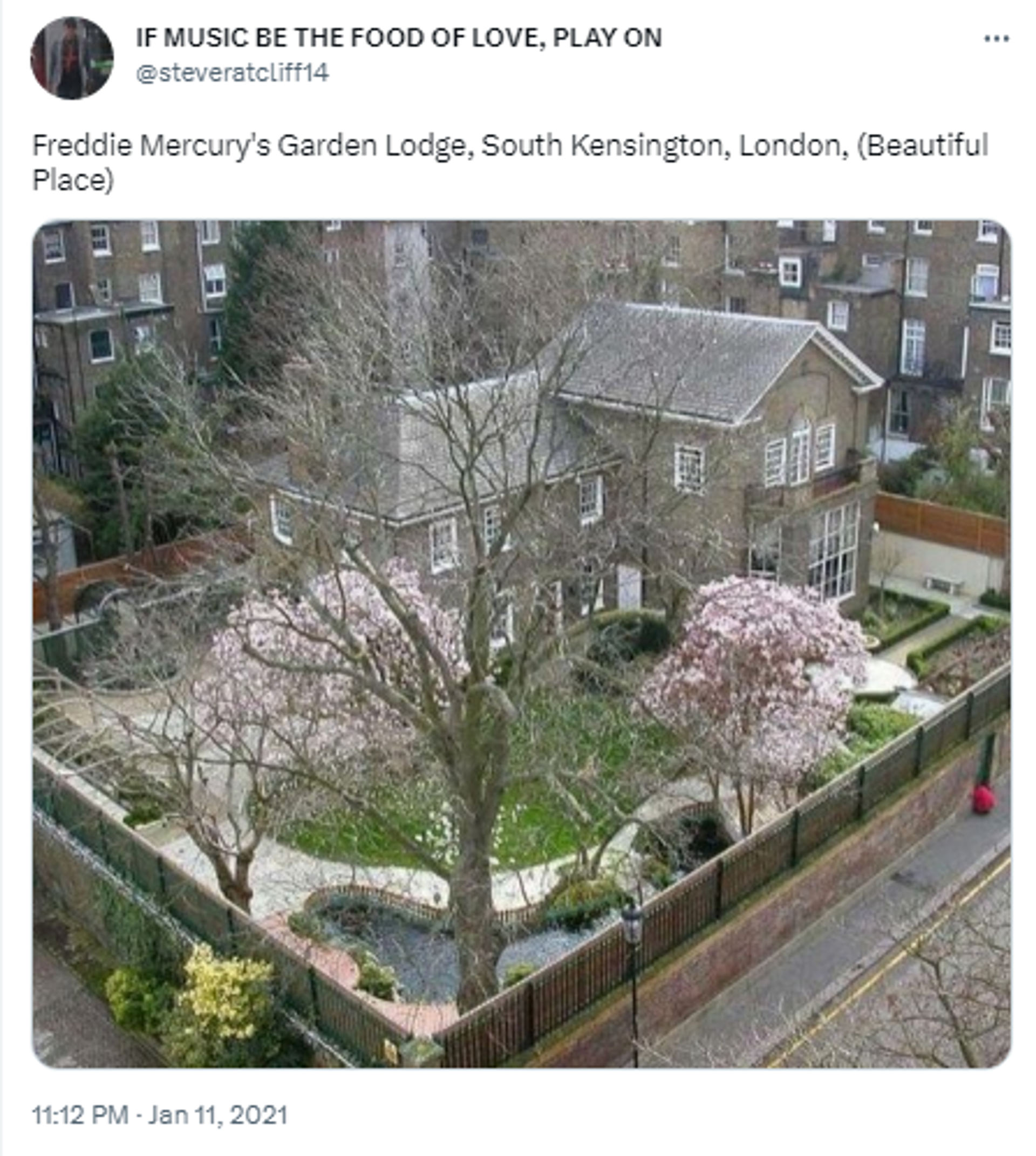 Twitter screenshot featuring Freddie Mercury's house in London. Twitter screenshot featuring Freddie Mercury's house in London. - Sputnik International, 1920, 26.04.2023