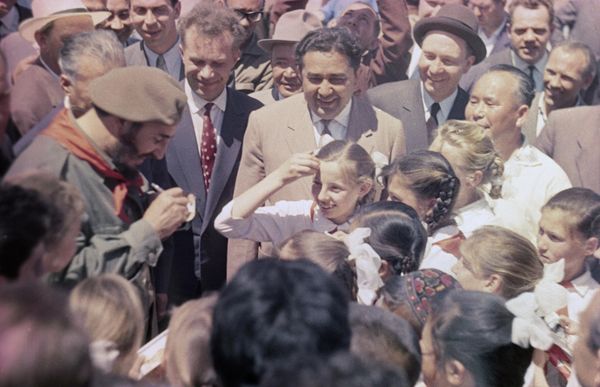 Fidel Castro during a meeting with pioneers as part of his visit to the USSR. - Sputnik International
