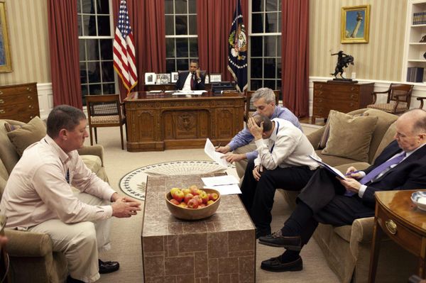 Obama on the phone while, deputy national security advisor Denis McDonough, speech writer Ben Rhodes, and national security advisor Tom Donilon sit on the right couch. The man on the left couch is unidentified. Obama on the phone while, deputy national security advisor Denis McDonough, speech writer Ben Rhodes, and national security advisor Tom Donilon sit on the right couch. The man on the left couch is unidentified. - Sputnik International